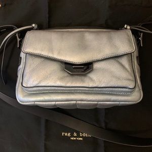Rag & Bone
Small Crossbody Puffer bag - Leather